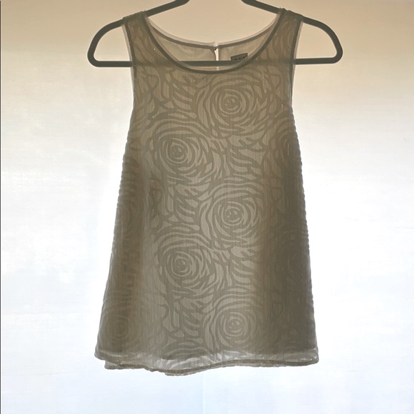 A new day Cream sleeveless layered floral top - Picture 1 of 5